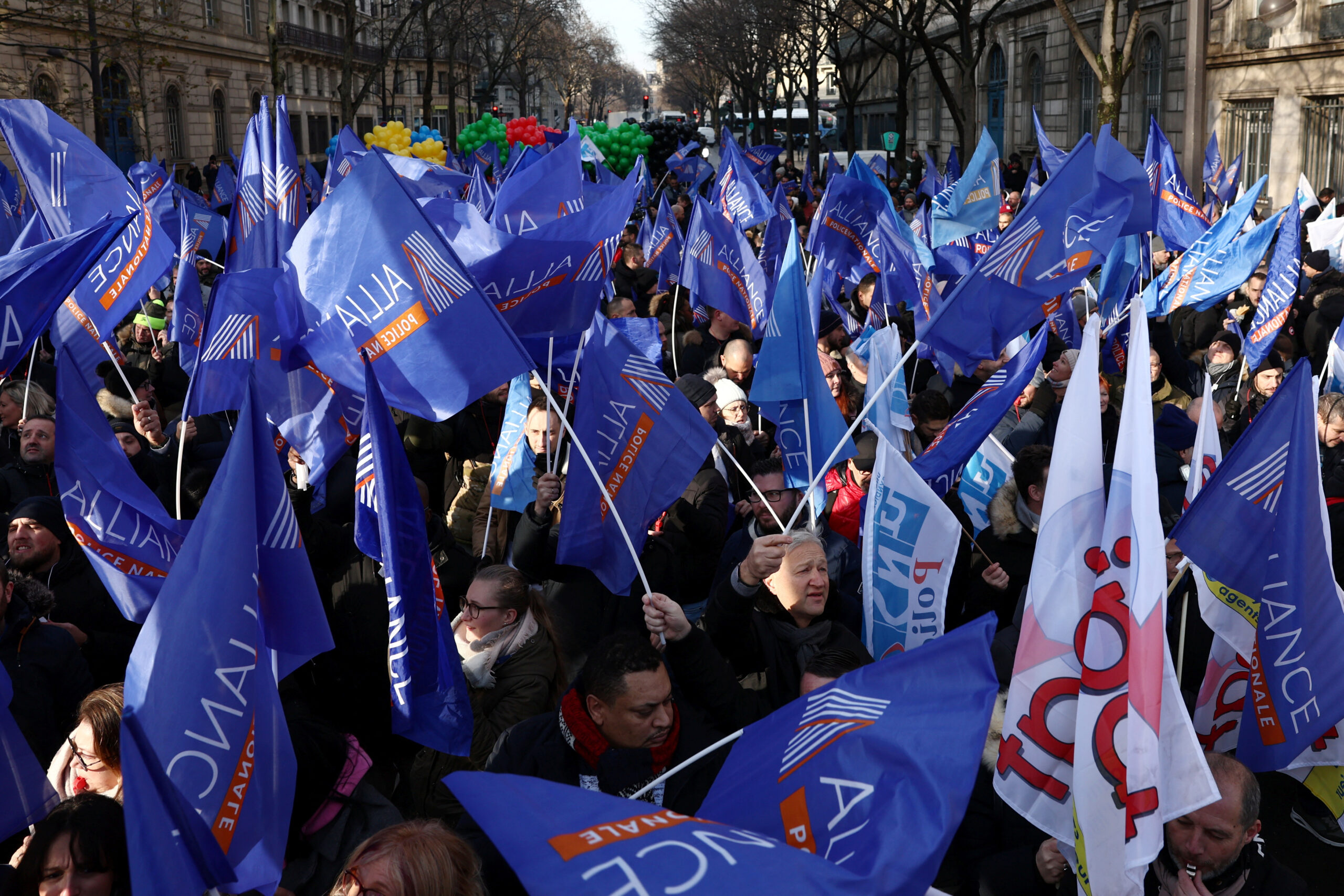 Police threaten to disrupt airports at Paris Olympics over work conditions