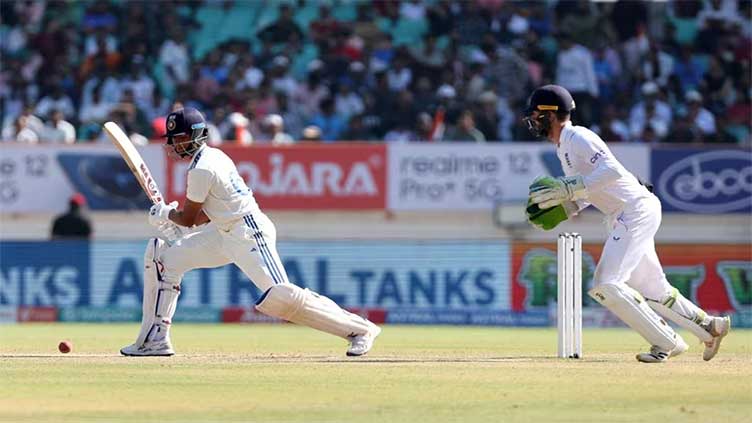 India rout England by 434 runs to lead Test series 2-1