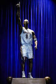 Los Angeles Lakers unveil first of three Kobe Bryant statues