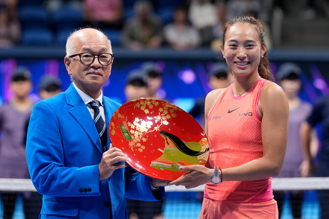 China’s Zheng beats Kenin to claim Tokyo title