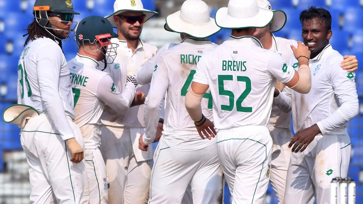 South Africa crush Bangladesh by an innings and 273 runs to sweep Test series