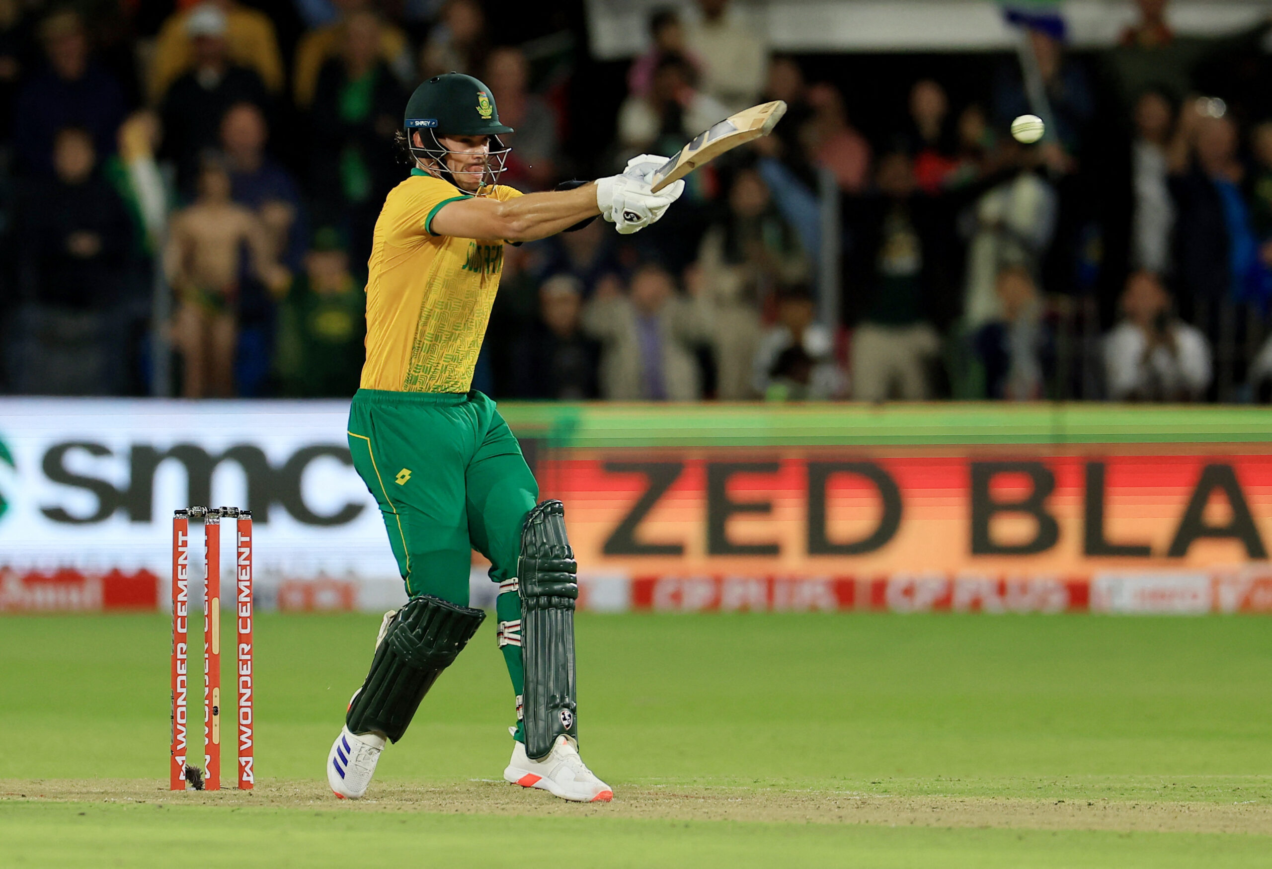 Stubbs hammers South Africa home to narrow T20 victory over India