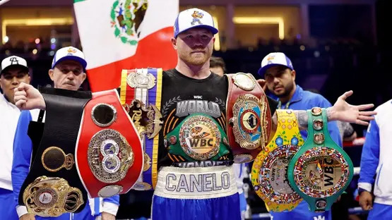 Alvarez outpoints Scull to reclaim undisputed super middleweight championship