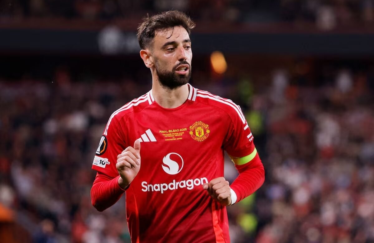 Fernandes rejects Al-Hilal offer to stay at Manchester United