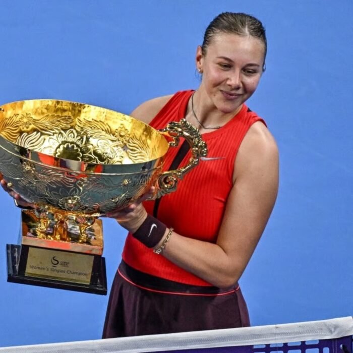Anisimova fights off Noskova challenge to win China Open