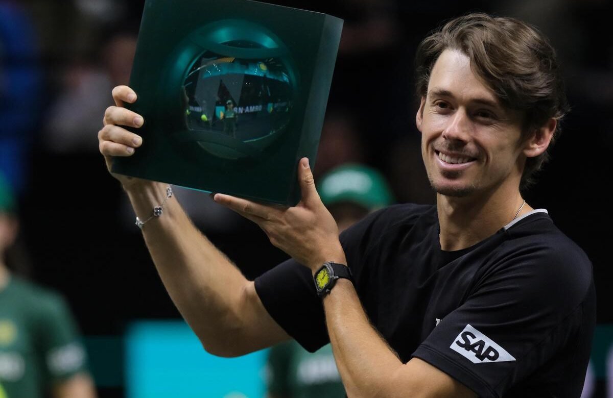 Third time lucky De Minaur dominates Auger-Aliassime to win Rotterdam Open