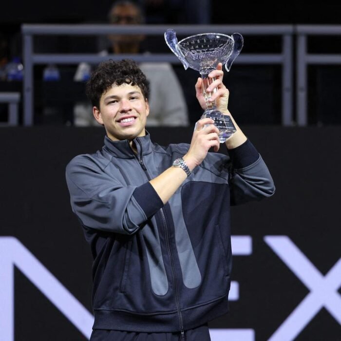 Shelton rallies from set down to claim Dallas Open title