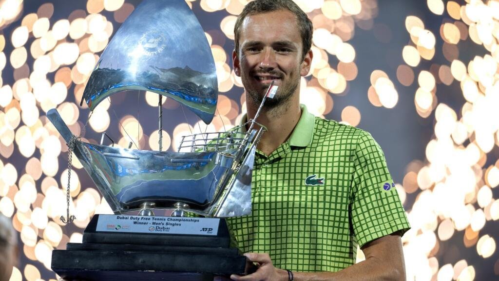 Medvedev wins Dubai title with walkover