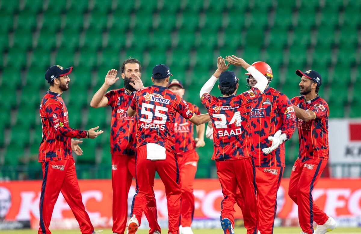 Karachi Kings edge out Lahore Qalandars in low-scoring thriller