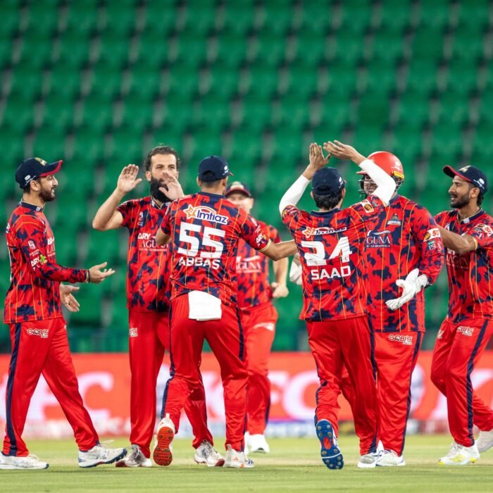 Karachi Kings edge out Lahore Qalandars in low-scoring thriller