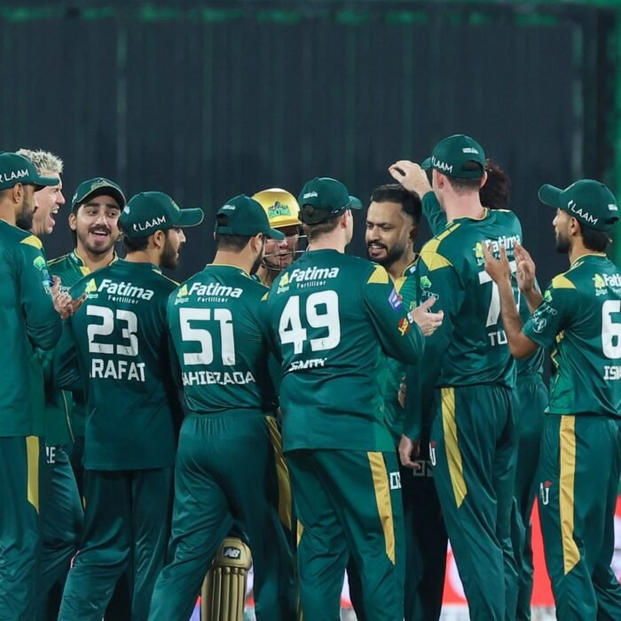 Nawaz’s three-for, Smith’s fifty take Multan to top of the PSL table