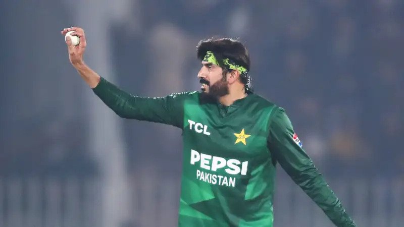 Spinner Usman Tariq signed by Warwickshire for Vitality Blast 2026