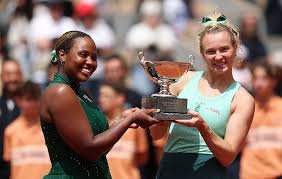 Top seeds Siniakova and Townsend clinch French Open women’s doubles title