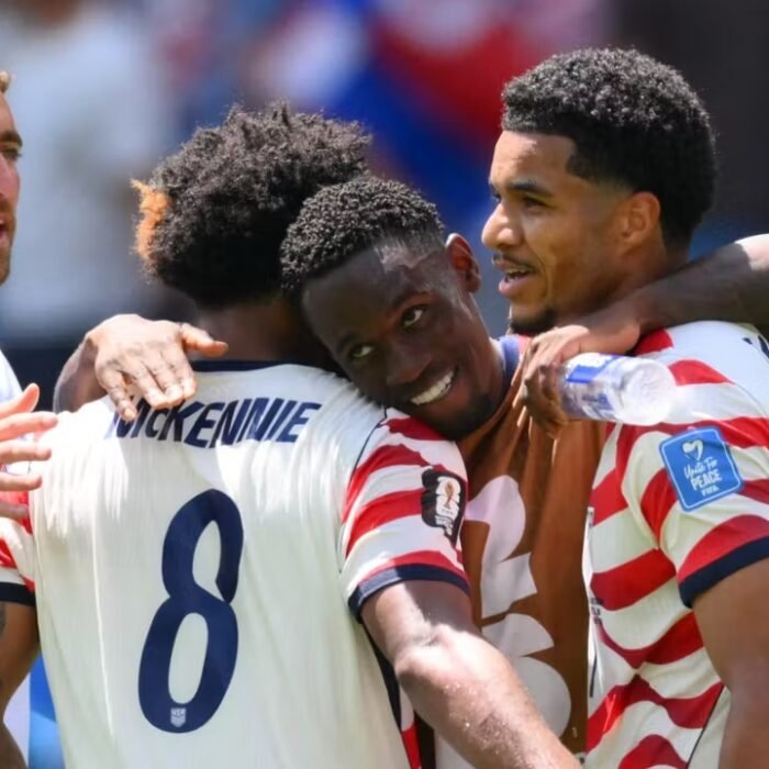 USA down Australia to reach World Cup knockouts