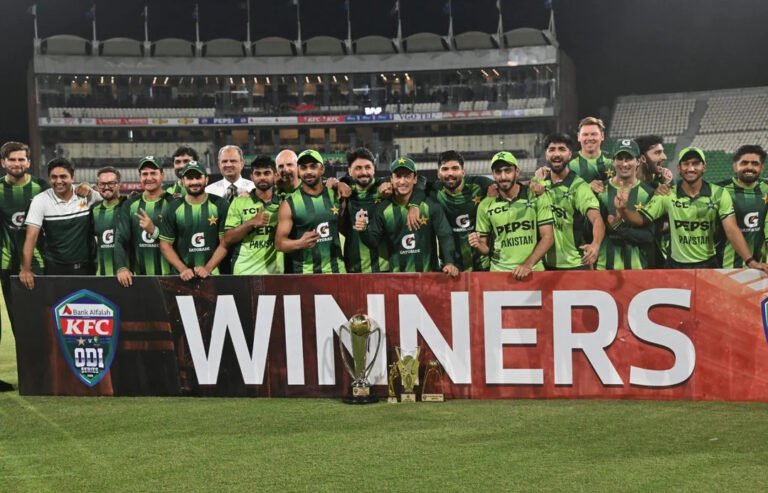 Pakistan down Australia by four wickets to win ODI series 2-1