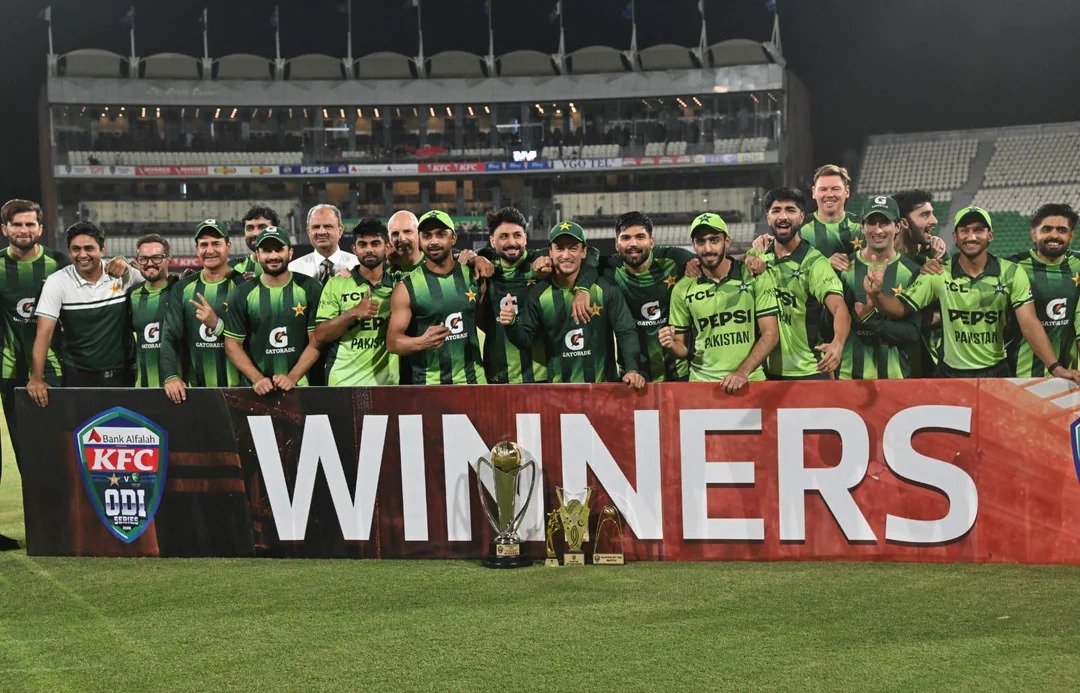 Pakistan down Australia by four wickets to win ODI series 2-1