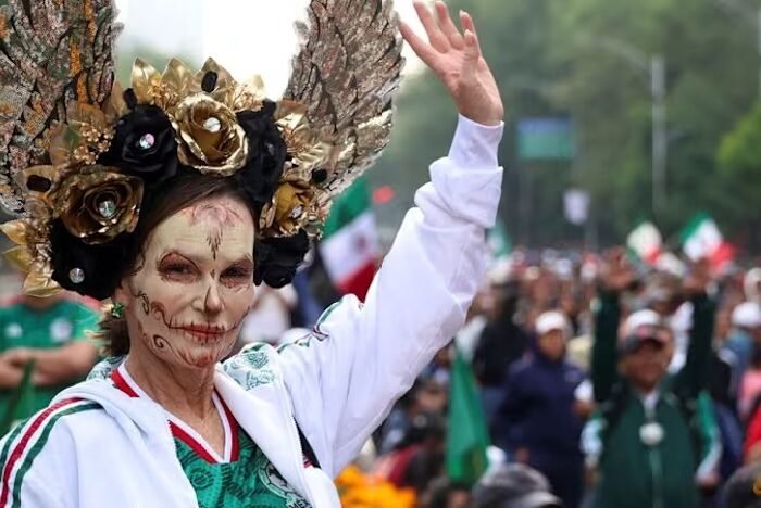 Mexico City chases world record for largest Mexican wave ahead of World Cup