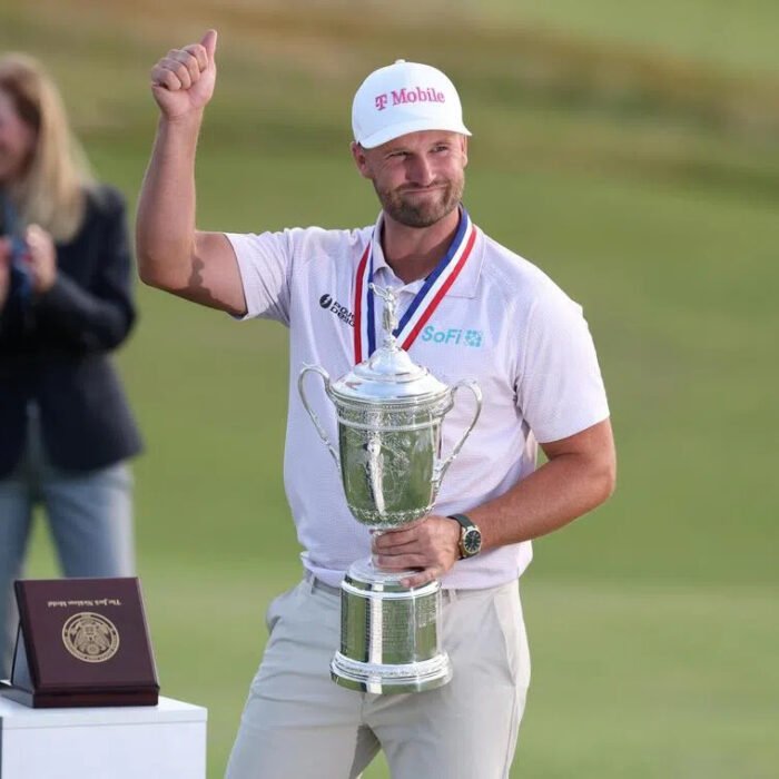 Clark holds on for wire-to-wire US Open win