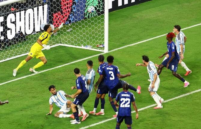 Argentina survive Cape Verde scare to reach World Cup last 16