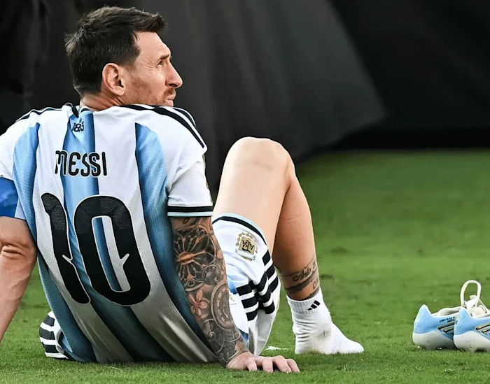 Lionel Messi says retiring from international football