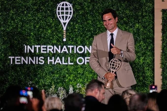 Emotional Federer inducted into tennis Hall of Fame
